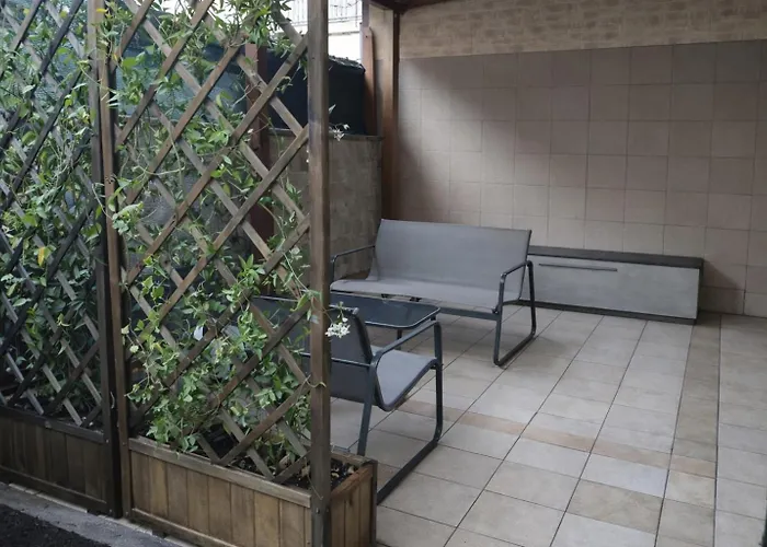 Golden - Golden With Private Kitchen And Garden - Close To Metro C Guest house