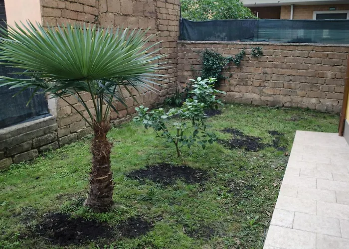 Golden - Golden With Private Kitchen And Garden - Close To Metro C Guest house *