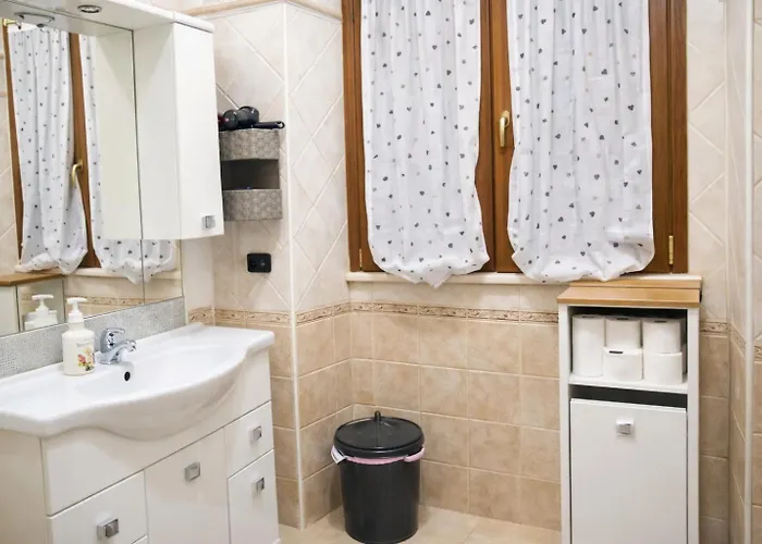Golden - Golden With Private Kitchen And Garden - Close To Metro C *